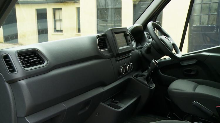 RENAULT MASTER MWB DIESEL FWD MM33 Blue dCi 135 Advance Medium Roof Van